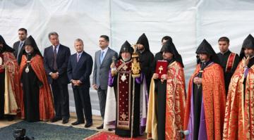 «ՎԱՉԵ ԵՒ ԹԱՄԱՐ ՄԱՆՈՒԿՅԱՆ» ՄԱՏԵՆԱԴԱՐԱՆԻ ՀԻՄՆՕՐՀՆԵՔ ՄԱՅՐ ԱԹՈՌ ՍՈՒՐԲ ԷՋՄԻԱԾՆՈՒՄ