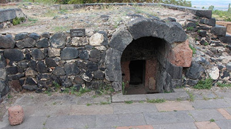 Աղձքի եկեղեցին և թագավորական դամբարանը