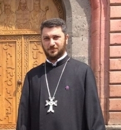 Տեր Զորայր քահանա Կարապետյան